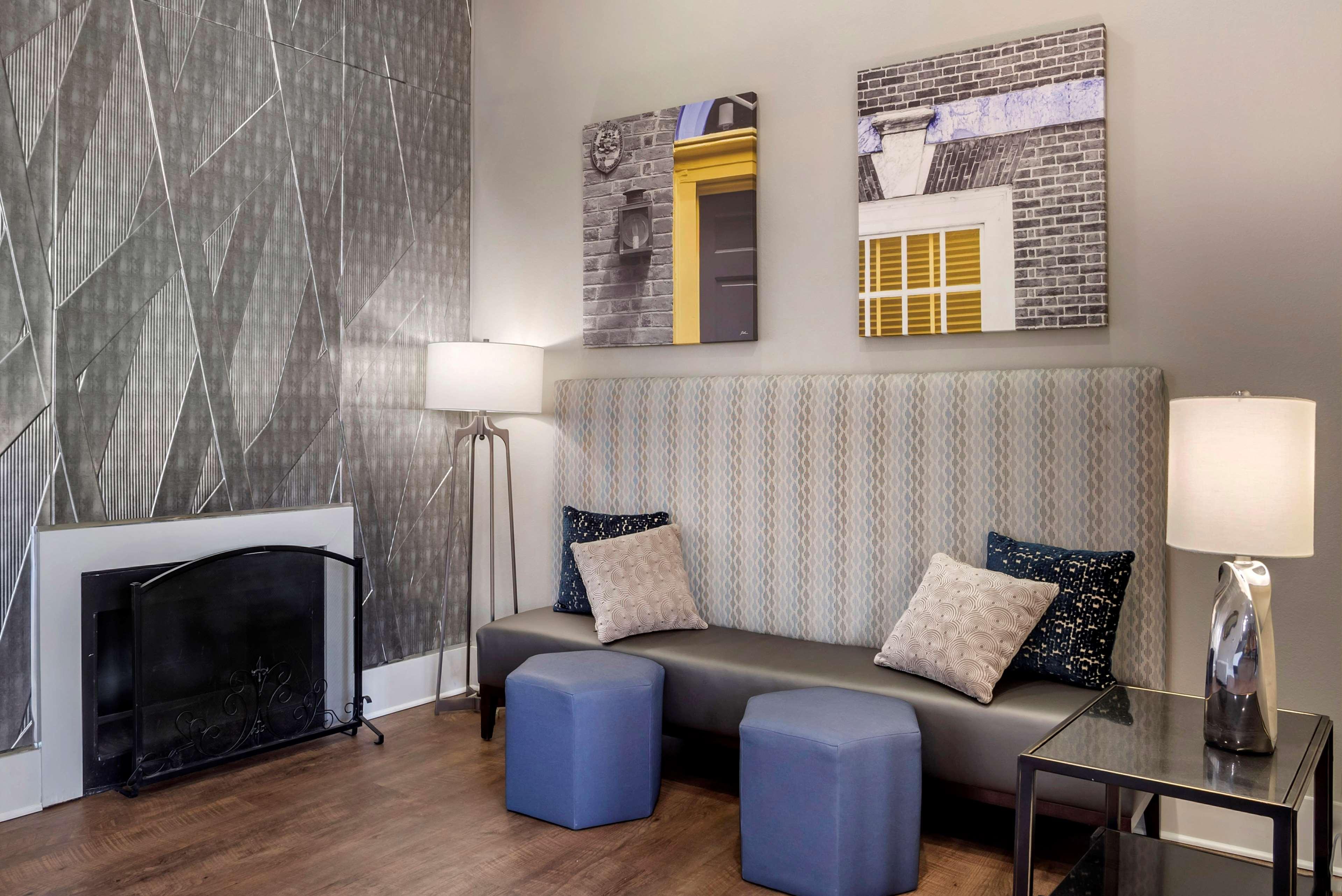 Western Philadelphia Airport South - At Widener 3*